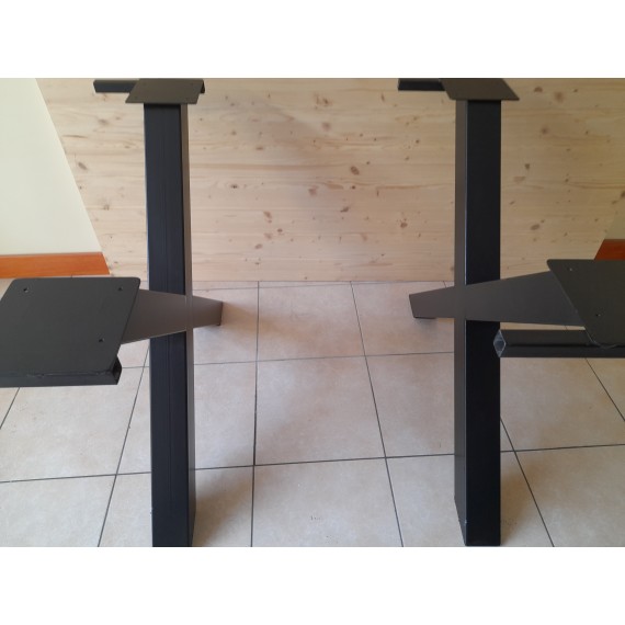 Base per tavolo in ferro battuto a forma di croce